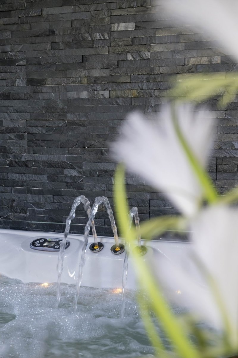 La Dépendance de Victoria Rose - Love’nSpa - weekend en amoureux, love rooms avec spa ou jacuzzi privatif10 de La Dépendance de Victoria Rose
