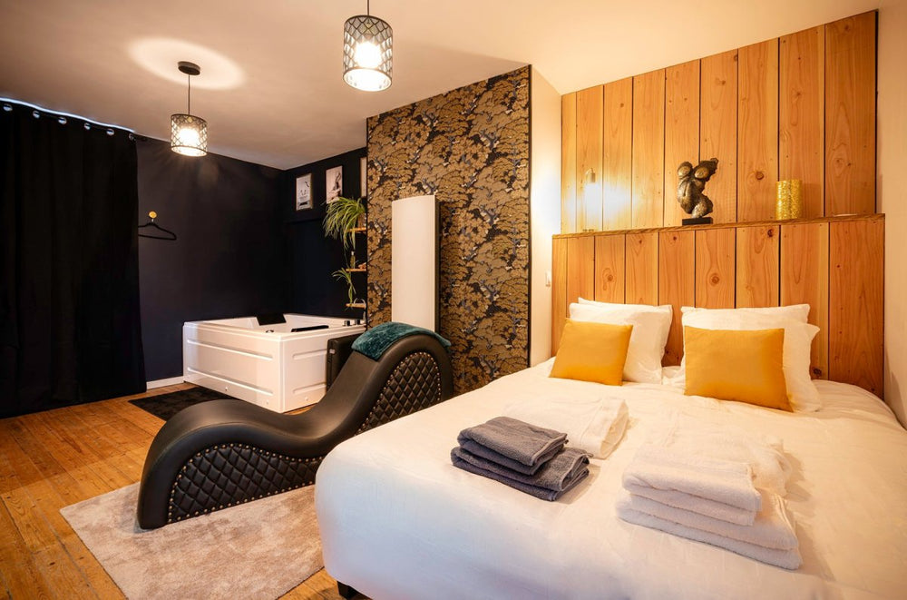 La Discrète - Love’nSpa - weekend en amoureux, love rooms avec spa ou jacuzzi privatif1 de La Discrète
