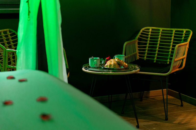 La Forêt Enchantée - Love Room à thème - Jacuzzi - Love’nSpa - weekend en amoureux, love rooms avec spa ou jacuzzi privatif3 de La Forêt Enchantée - Love Room à thème - Jacuzzi
