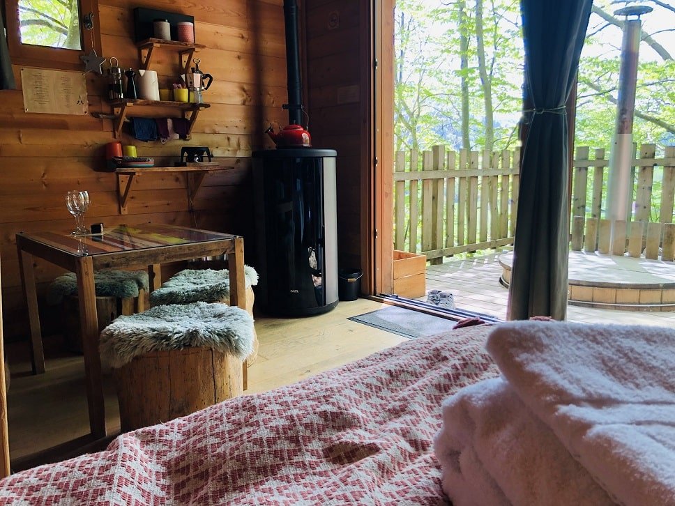 Là-Haut cabanes perchées - Love’nSpa - weekend en amoureux, love rooms avec spa ou jacuzzi privatif4 de Là-Haut cabanes perchées
