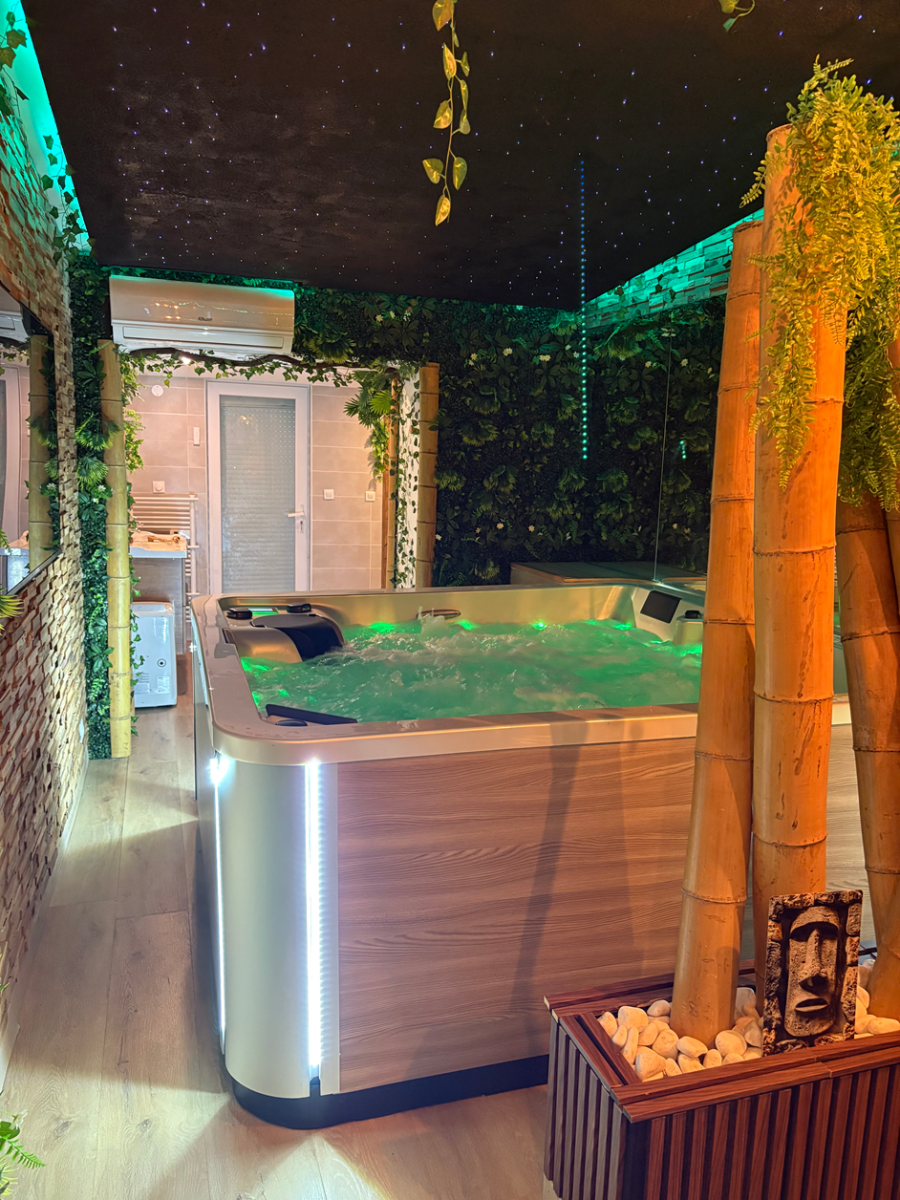 La Jungleroom - Love’nSpa - weekend en amoureux, love rooms avec spa ou jacuzzi privatif4 de La Jungleroom
