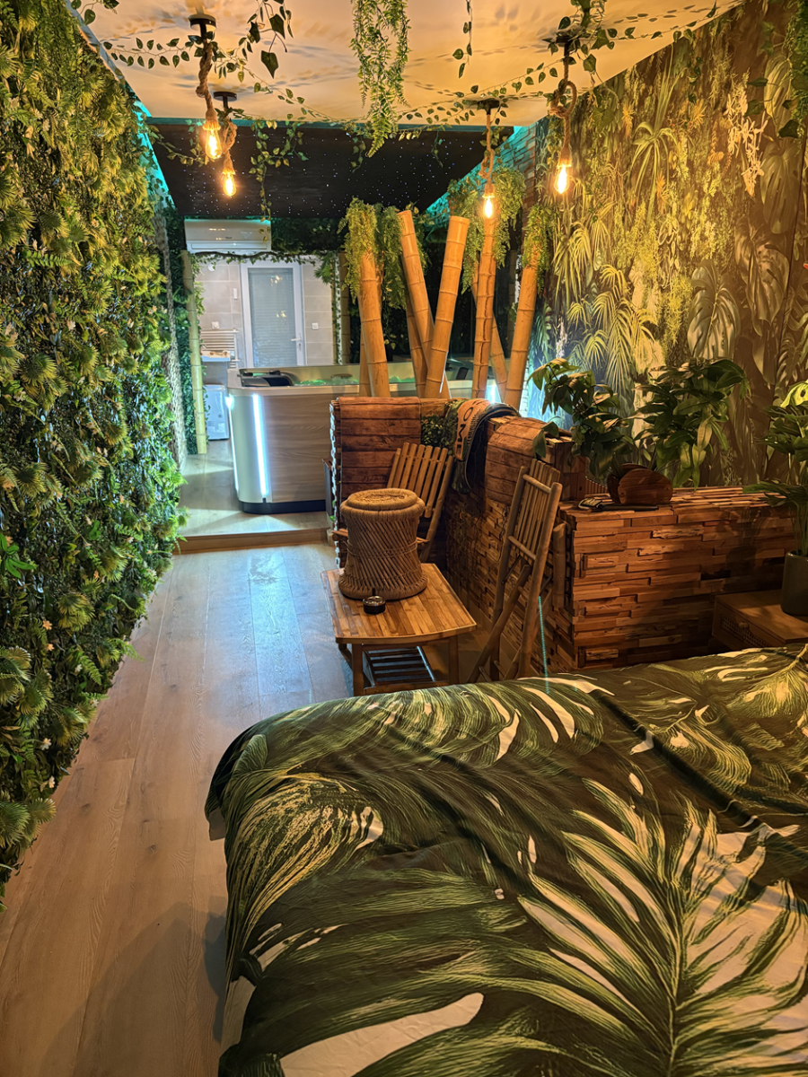 La Jungleroom - Love’nSpa - weekend en amoureux, love rooms avec spa ou jacuzzi privatif2 de La Jungleroom
