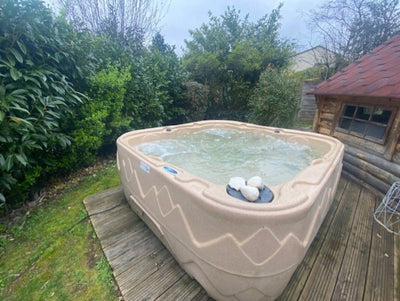 LA LOVE ROOM DES CINQ SENS - Love’nSpa - weekend en amoureux, love rooms avec spa ou jacuzzi privatif