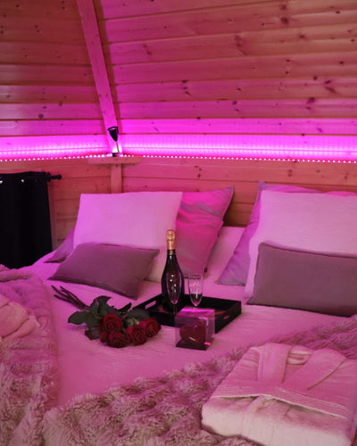 LA LOVE ROOM DES CINQ SENS - Love’nSpa - weekend en amoureux, love rooms avec spa ou jacuzzi privatif