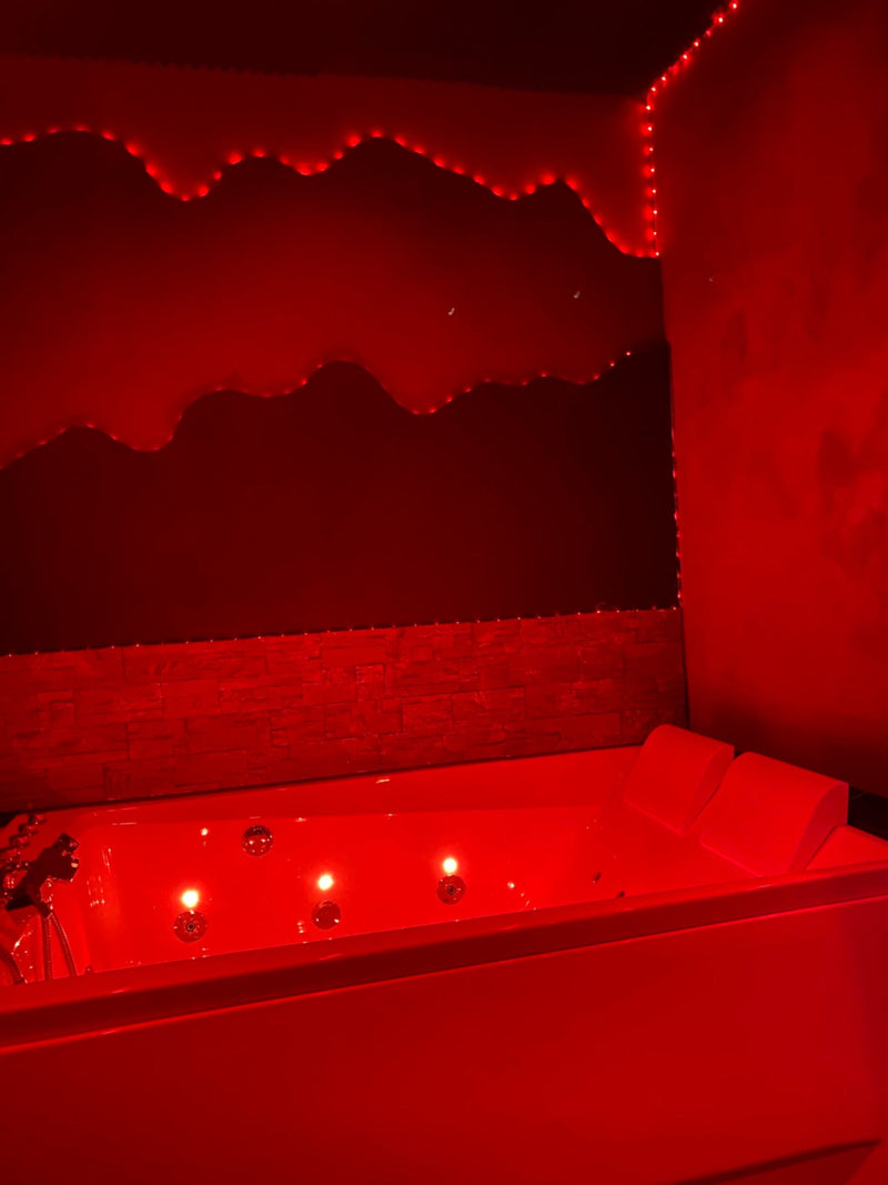la lovecoquine chez loveroom Toulon - Love’nSpa - weekend en amoureux, love rooms avec spa ou jacuzzi privatif