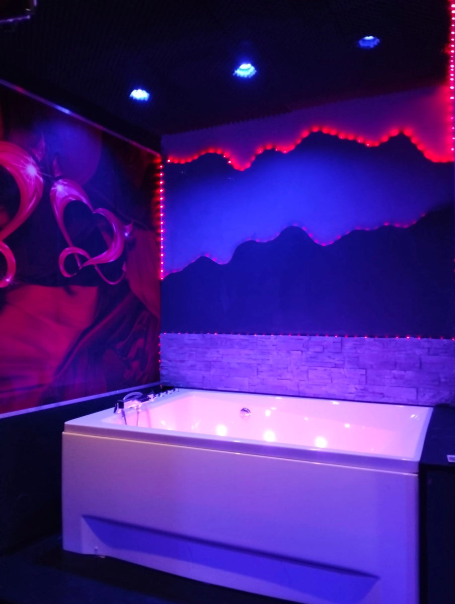 la lovecoquine chez loveroom Toulon - Love’nSpa - weekend en amoureux, love rooms avec spa ou jacuzzi privatif1 de la lovecoquine chez loveroom Toulon
