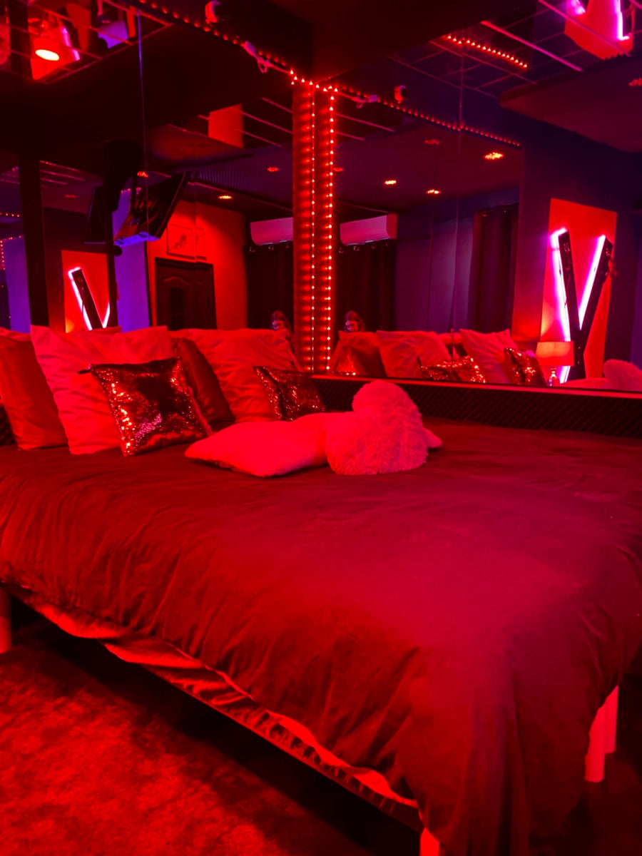 la lovecoquine chez loveroom Toulon - Love’nSpa - weekend en amoureux, love rooms avec spa ou jacuzzi privatif6 de la lovecoquine chez loveroom Toulon
