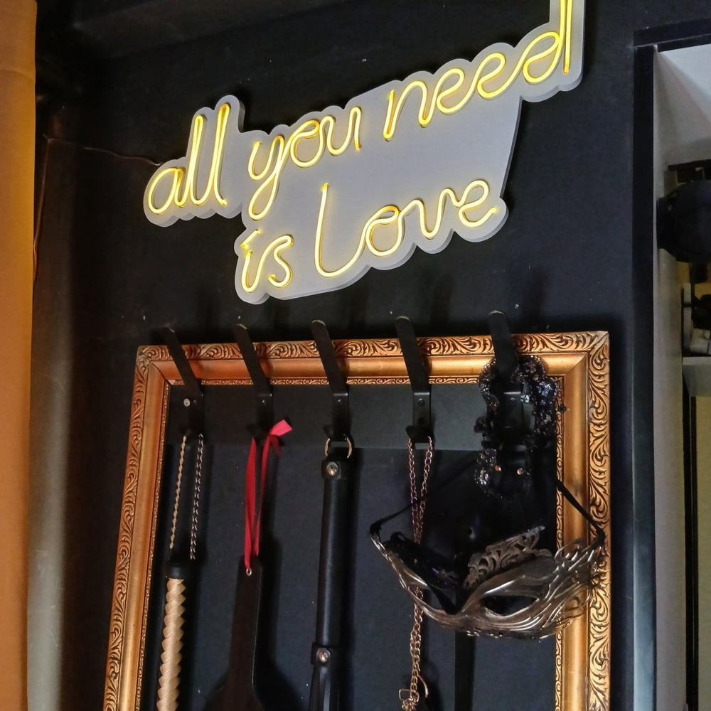 La loveinterdite chez loveroom Toulon - Love’nSpa - weekend en amoureux, love rooms avec spa ou jacuzzi privatif5 de La loveinterdite chez loveroom Toulon
