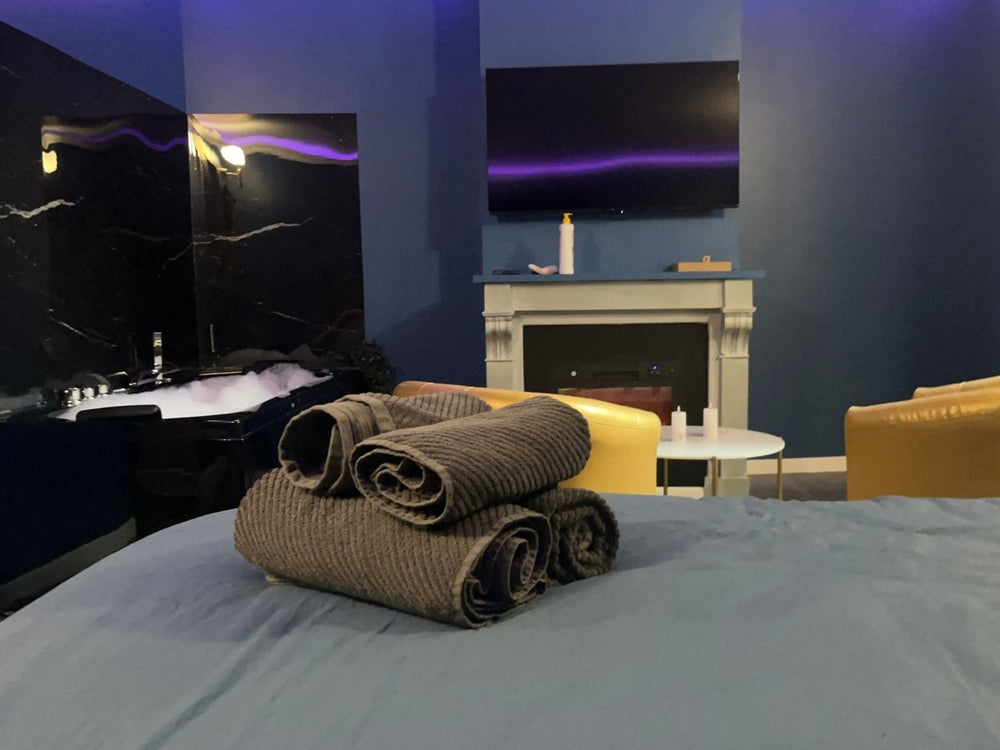 La Messaline - Love’nSpa - weekend en amoureux, love rooms avec spa ou jacuzzi privatif8 de La Messaline
