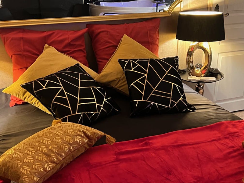 La parenthèse - 50 NUANCES DE PARENTHESES - Love’nSpa - weekend en amoureux, love rooms avec spa ou jacuzzi privatif