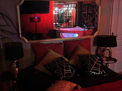 La parenthèse - 50 NUANCES DE PARENTHESES - Love’nSpa - weekend en amoureux, love rooms avec spa ou jacuzzi privatif