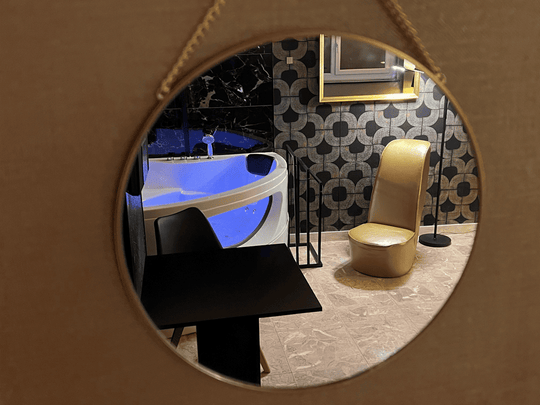 La parenthèse - 50 NUANCES DE PARENTHESES - Love’nSpa - weekend en amoureux, love rooms avec spa ou jacuzzi privatif