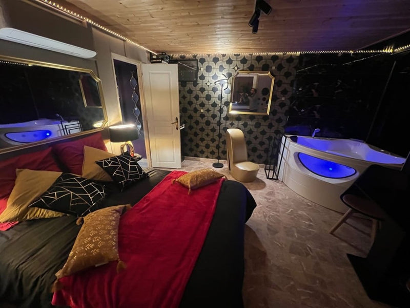 La parenthèse - 50 NUANCES DE PARENTHESES - Love’nSpa - weekend en amoureux, love rooms avec spa ou jacuzzi privatif