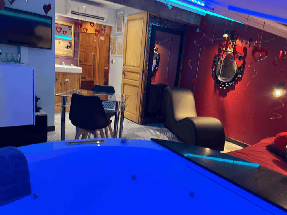 La parenthèse - Love - Love’nSpa - weekend en amoureux, love rooms avec spa ou jacuzzi privatif14 de La parenthèse - Love
