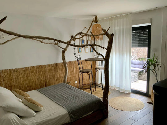 La Perle du Voyageur - Suite Carmarguaise - Love’nSpa - weekend en amoureux, love rooms avec spa ou jacuzzi privatif