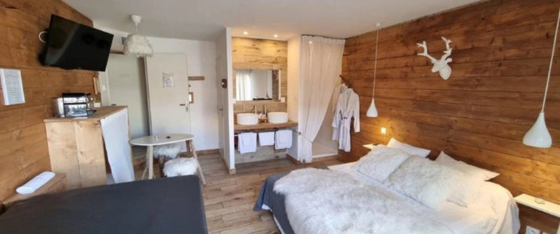 La Perle du Voyageur - Suite Scandinave - Love’nSpa - weekend en amoureux, love rooms avec spa ou jacuzzi privatif