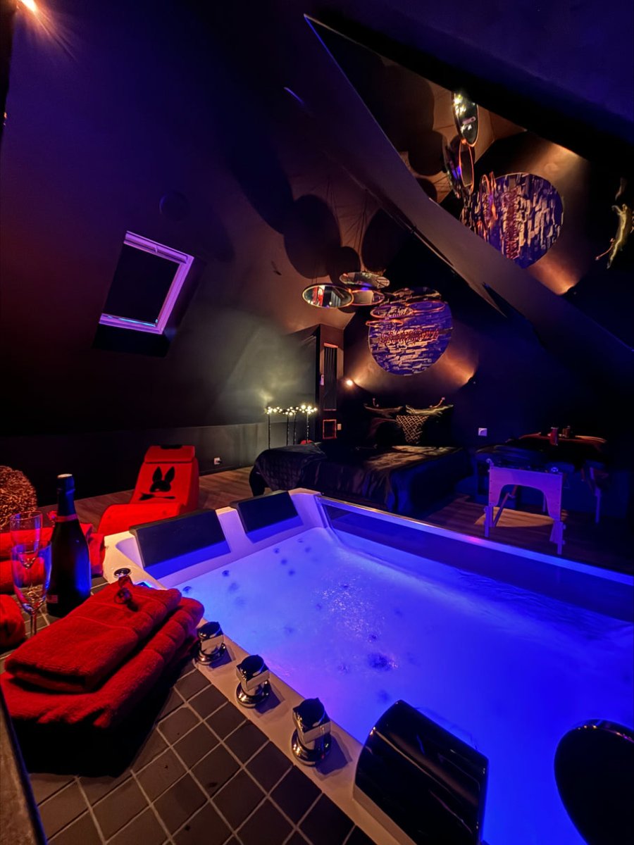 La Sainteny Touch - Love’nSpa - weekend en amoureux, love rooms avec spa ou jacuzzi privatif1 de La Sainteny Touch
