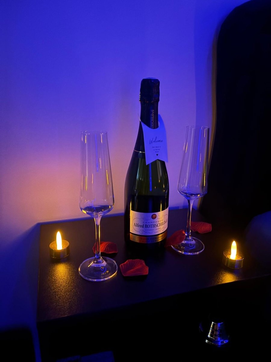 LA SECRETE ROOM - Love’nSpa - weekend en amoureux, love rooms avec spa ou jacuzzi privatif9 de LA SECRETE ROOM
