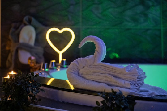 La Suite 55 - La Contemporaine - Love’nSpa - weekend en amoureux, love rooms avec spa ou jacuzzi privatif