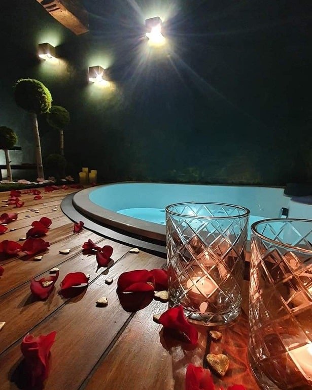 LA SUITE - Love’nSpa - weekend en amoureux, love rooms avec spa ou jacuzzi privatif