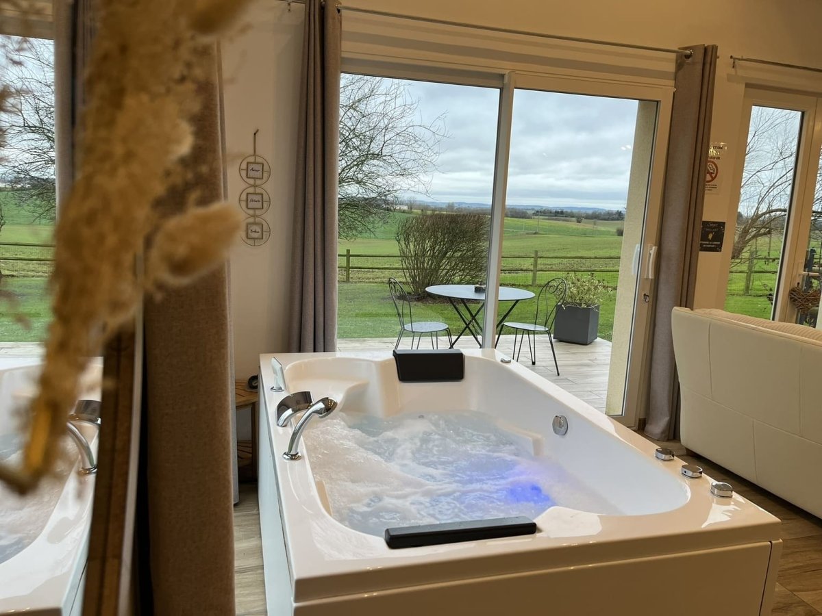 La Suite Bucolique - Love’nSpa - weekend en amoureux, love rooms avec spa ou jacuzzi privatifLa Suite Bucolique
