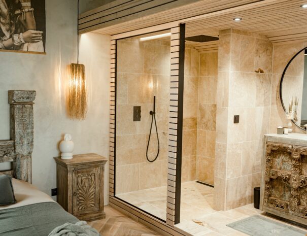 La Suite Hindi - Love’nSpa - weekend en amoureux, love rooms avec spa ou jacuzzi privatif1 de La Suite Hindi
