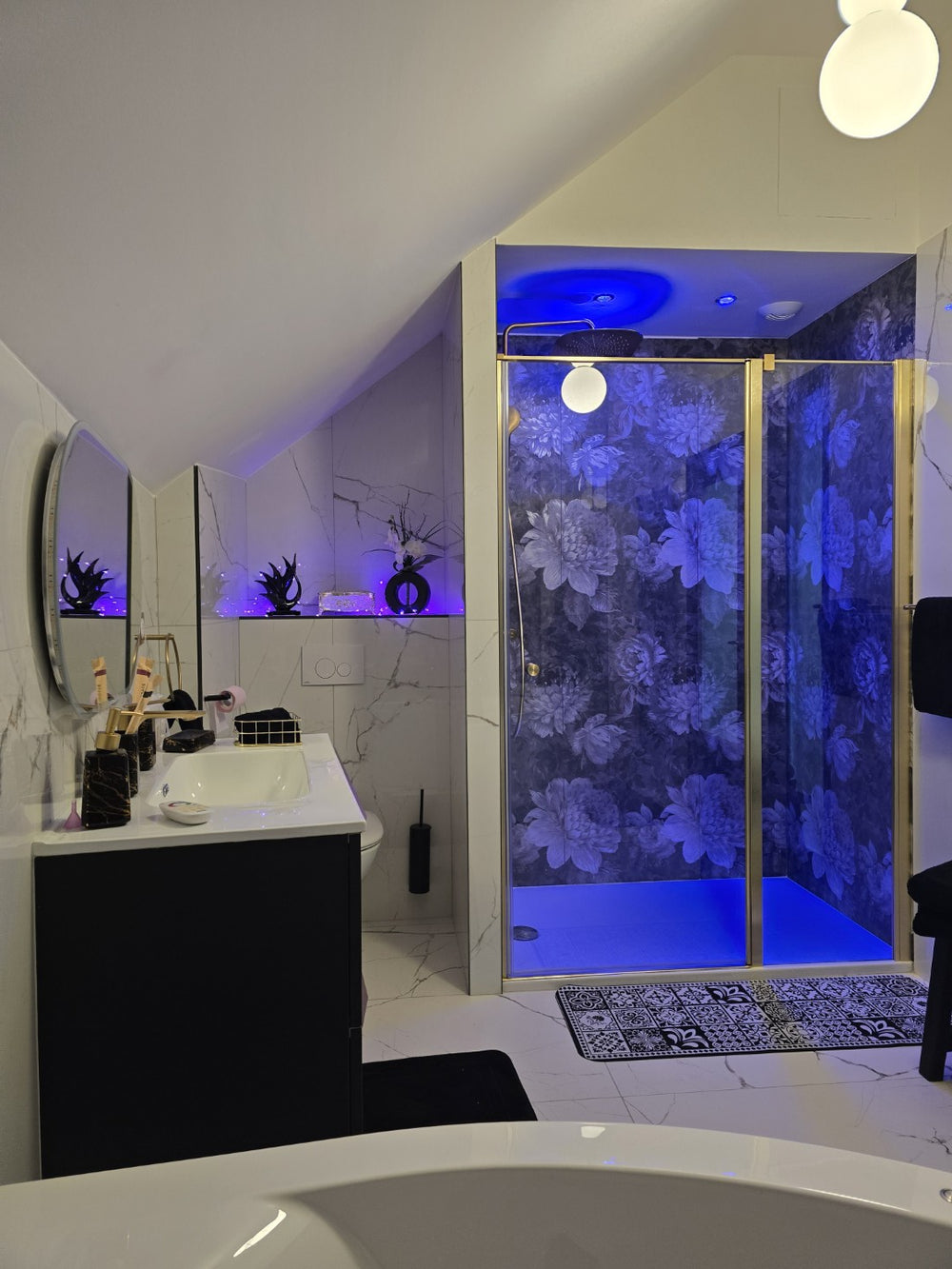 La Suite Impériale - Love’nSpa - weekend en amoureux, love rooms avec spa ou jacuzzi privatif7 de La Suite Imperiale
