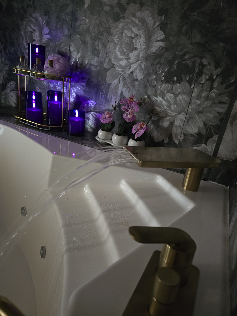La Suite Impériale - Love’nSpa - weekend en amoureux, love rooms avec spa ou jacuzzi privatif13 de La Suite Imperiale

