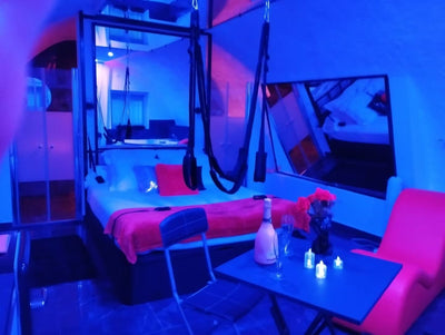 La suite miroir, love room avec jacuzzi - Love’nSpa - weekend en amoureux, love rooms avec spa ou jacuzzi privatif