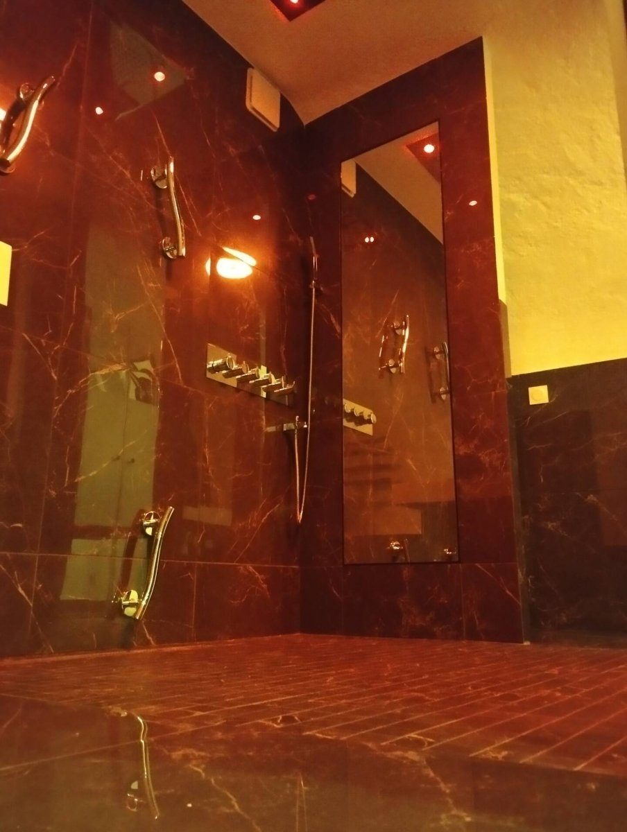 La suite miroir, love room avec jacuzzi - Love’nSpa - weekend en amoureux, love rooms avec spa ou jacuzzi privatif4 de La suite miroir, love room avec jacuzzi
