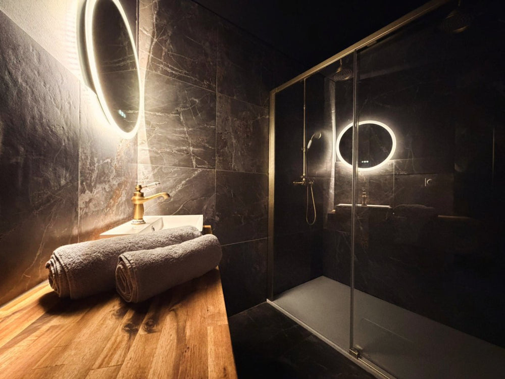 La Suite Obsidienne - Love’nSpa - weekend en amoureux, love rooms avec spa ou jacuzzi privatif7 de La Suite Obsidienne
