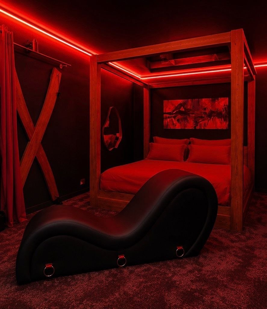 La Suite Obsidienne - Love’nSpa - weekend en amoureux, love rooms avec spa ou jacuzzi privatif15 de La Suite Obsidienne
