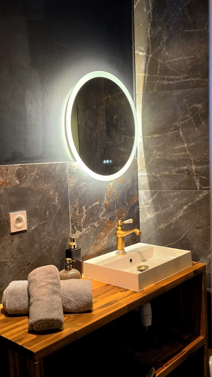 La Suite Obsidienne - Love’nSpa - weekend en amoureux, love rooms avec spa ou jacuzzi privatif19 de La Suite Obsidienne
