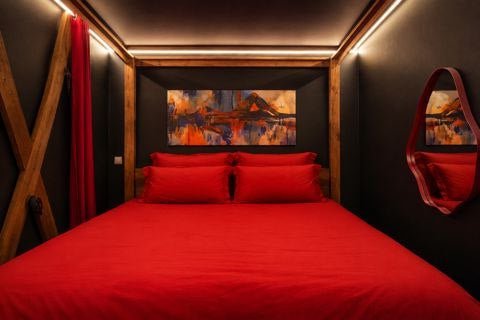 La Suite Obsidienne - Love’nSpa - weekend en amoureux, love rooms avec spa ou jacuzzi privatif6 de La Suite Obsidienne
