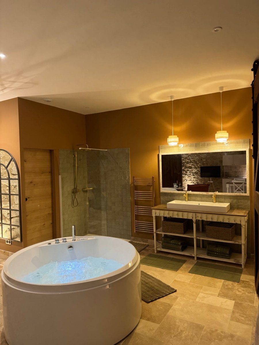 La Suite Parenthèse Romantique et SPA Privé - Love’nSpa - weekend en amoureux, love rooms avec spa ou jacuzzi privatif1 de La Suite Parenthèse Romantique et SPA Privé
