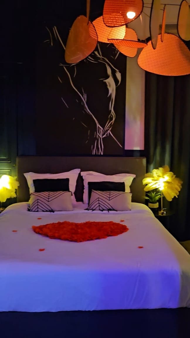 La Suite Passion - Love’nSpa - weekend en amoureux, love rooms avec spa ou jacuzzi privatif11 de La Suite Passion
