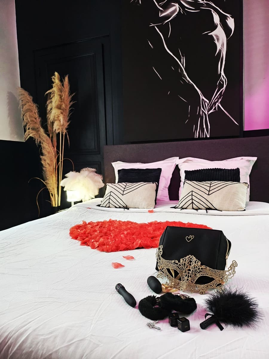La Suite Passion - Love’nSpa - weekend en amoureux, love rooms avec spa ou jacuzzi privatif9 de La Suite Passion
