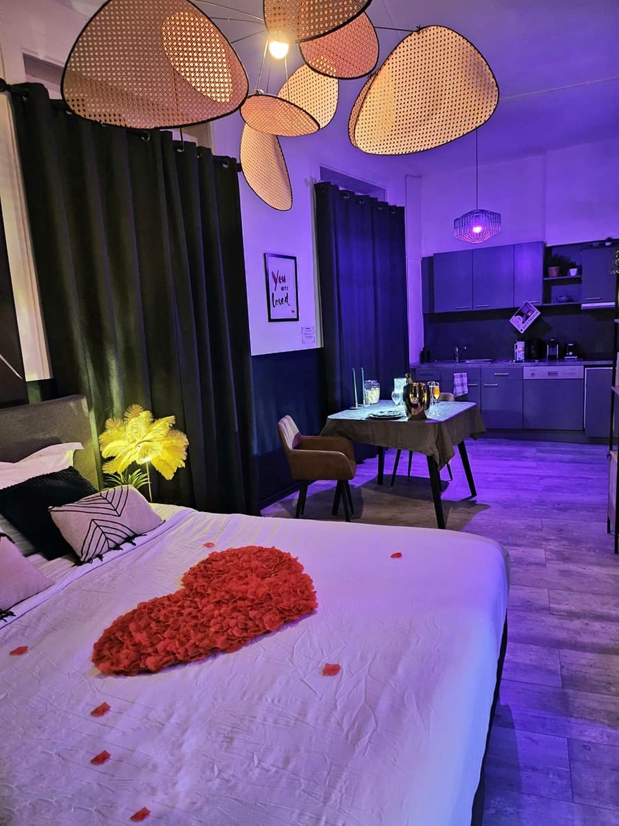 La Suite Passion - Love’nSpa - weekend en amoureux, love rooms avec spa ou jacuzzi privatif12 de La Suite Passion
