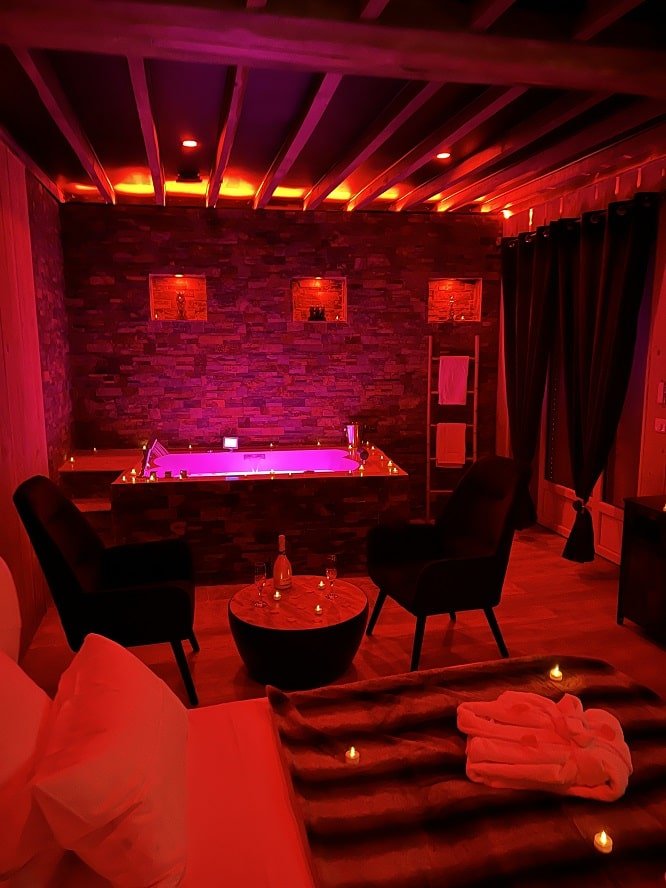 La Suite Tentation - Love’nSpa - weekend en amoureux, love rooms avec spa ou jacuzzi privatif