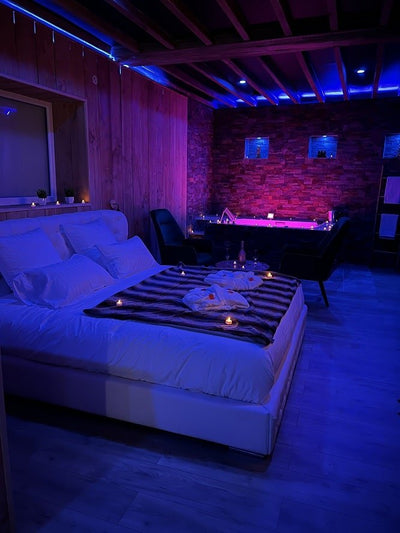 La Suite Tentation - Love’nSpa - weekend en amoureux, love rooms avec spa ou jacuzzi privatif