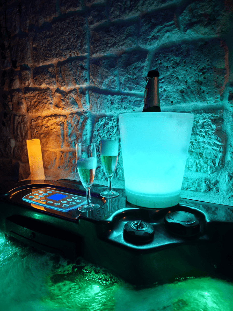 La Tour Secrète la Tour - Love’nSpa - weekend en amoureux, love rooms avec spa ou jacuzzi privatif6 de La Tour Secrète la Tour
