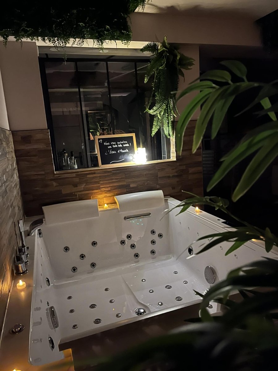 L'Amazone - Love’nSpa - weekend en amoureux, love rooms avec spa ou jacuzzi privatif6 de The Amazon
