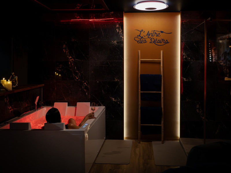 L'Antre des Désirs - Love’nSpa - weekend en amoureux, love rooms avec spa ou jacuzzi privatif1 de L'Antre des Désirs
