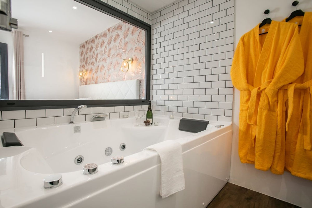 Le Chic & Balnéo - Love’nSpa - weekend en amoureux, love rooms avec spa ou jacuzzi privatif9 de Le Chic & Balnéo
