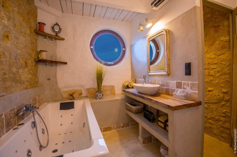 Le domaine Sainte Suzanne - La Folie d’Amour - Love’nSpa - weekend en amoureux, love rooms avec spa ou jacuzzi privatif3 de Le domaine Sainte Suzanne - La Folie d’Amour

