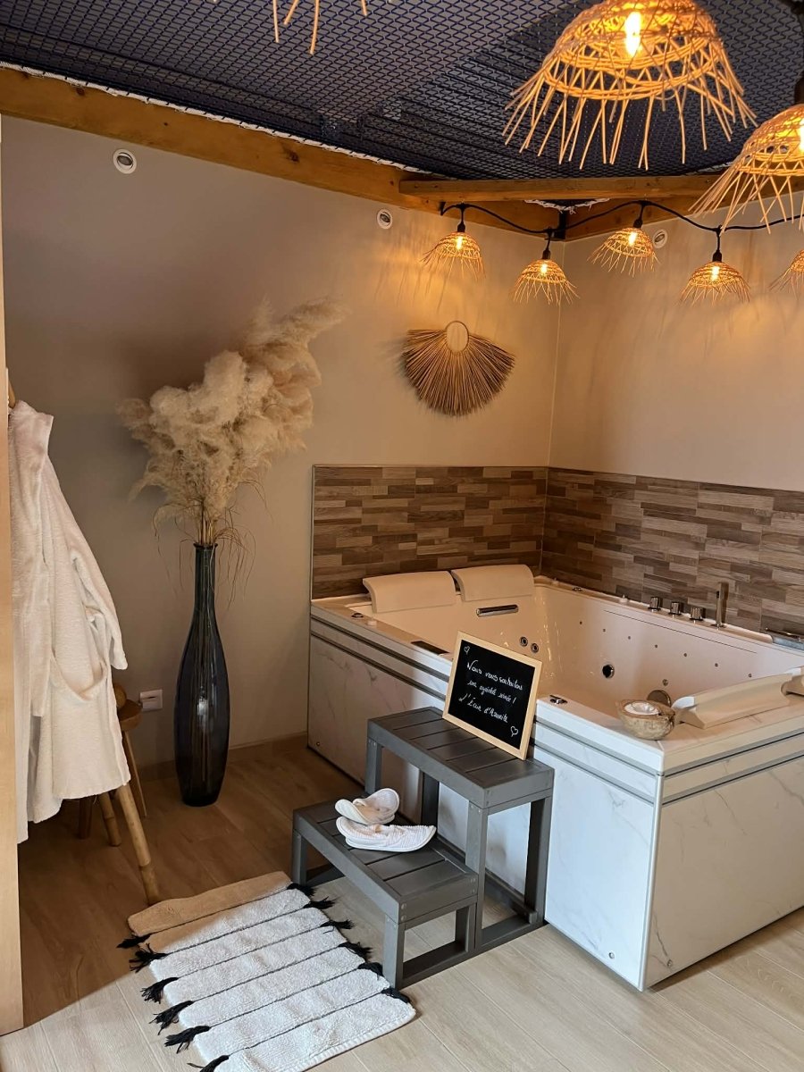 Le Lagoon - Love’nSpa - weekend en amoureux, love rooms avec spa ou jacuzzi privatif8 de The Lagoon
