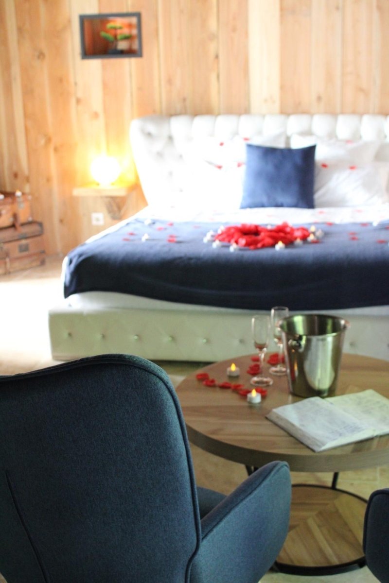 Le Lodge des Charmes - Love’nSpa - weekend en amoureux, love rooms avec spa ou jacuzzi privatif12 de The Lodge des Charmes
