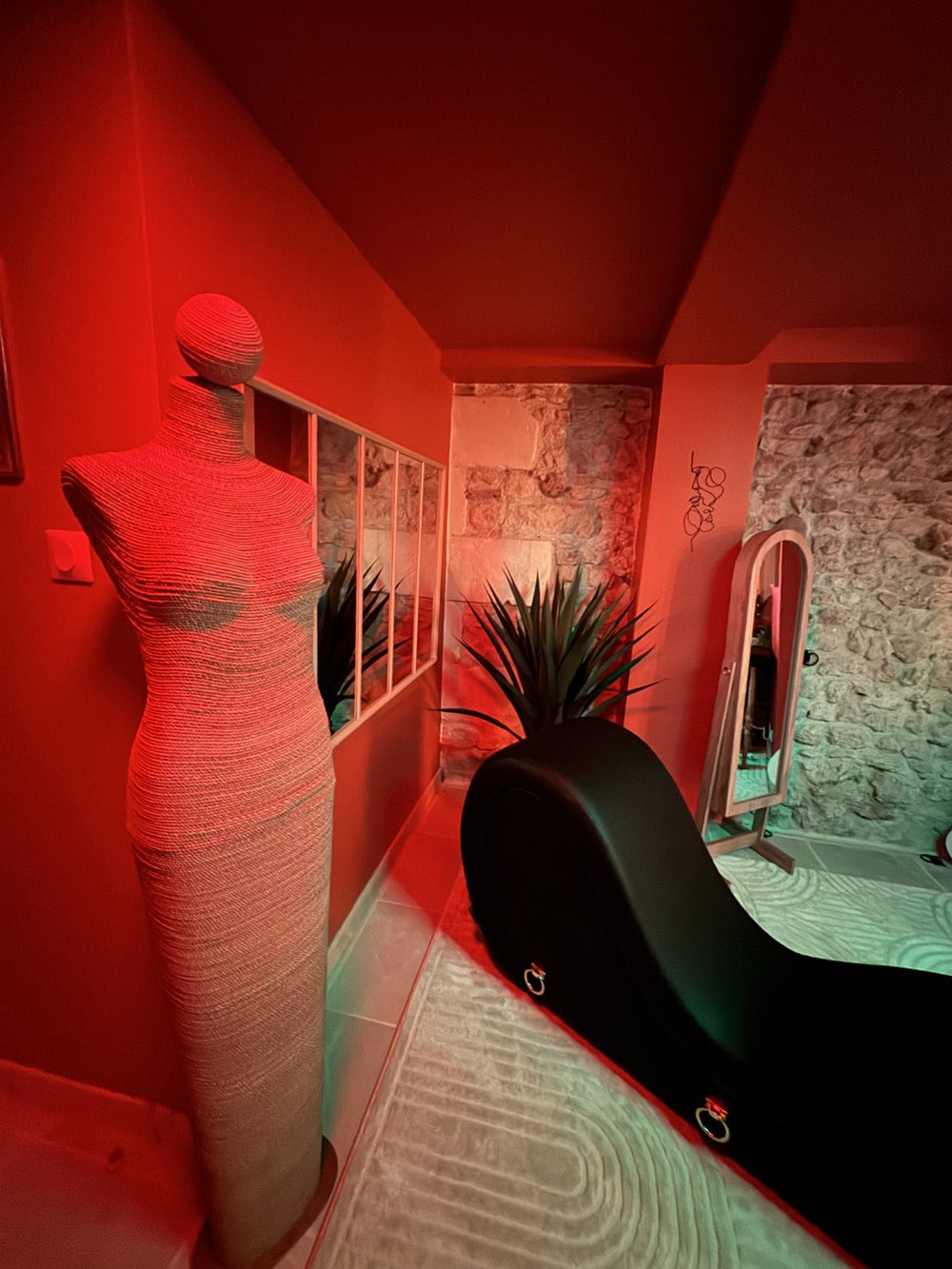 LoveRoom Poitiers Futuroscope - Love’nSpa - weekend en amoureux, love rooms avec spa ou jacuzzi privatif3 de Le Logis d’Agnès – Love Room à 15 min du Futuroscope
