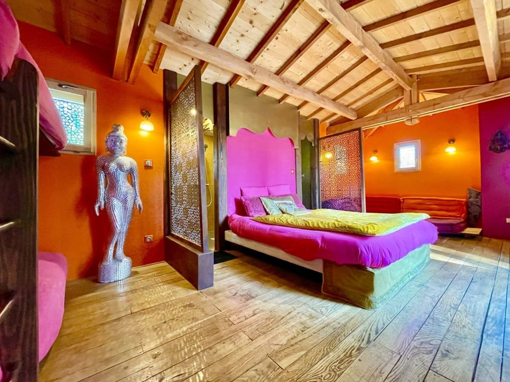 Le Moulin de la Jarousse - Cabane Bollywood - Love’nSpa - weekend en amoureux, love rooms avec spa ou jacuzzi privatif3 de Le Moulin de la Jarousse - Cabane Bollywood
