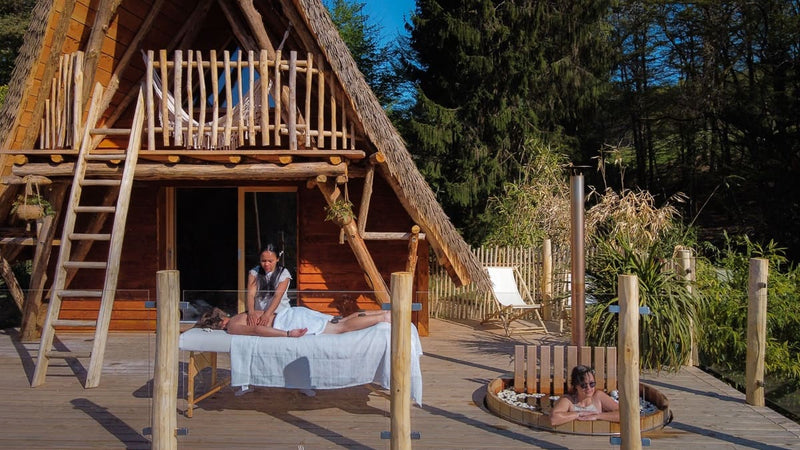 Le Moulin de la Jarousse - Cabane Indonésienne - Love’nSpa - weekend en amoureux, love rooms avec spa ou jacuzzi privatif1 de Le Moulin de la Jarousse - Cabane Bornéo
